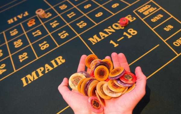 Baccarat Unveiled: Winning Big with Witty Plays in Online Gaming